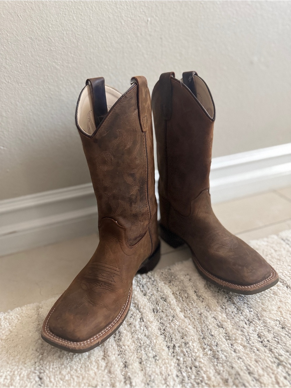 CODY JAMES BOYS' NASH DISTRESSED WESTERN BOOTS - BROAD SQUARE TOE